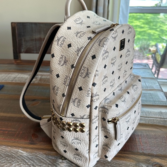 💥🛍💥MCM Beautiful monogram nappa leather backpack- Gorgeous!!💥🛍💥 - Picture 5 of 16